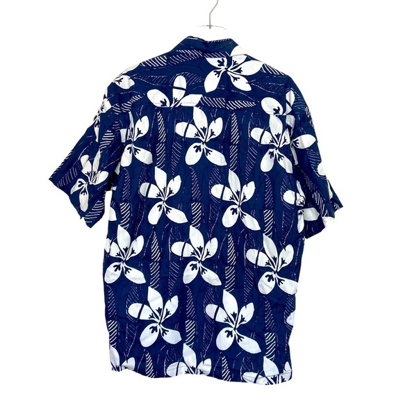 AVI Collection by Kahala Hawaiian Islands. Blue and White Floral Button Up Shirt - Picture 3 of 5